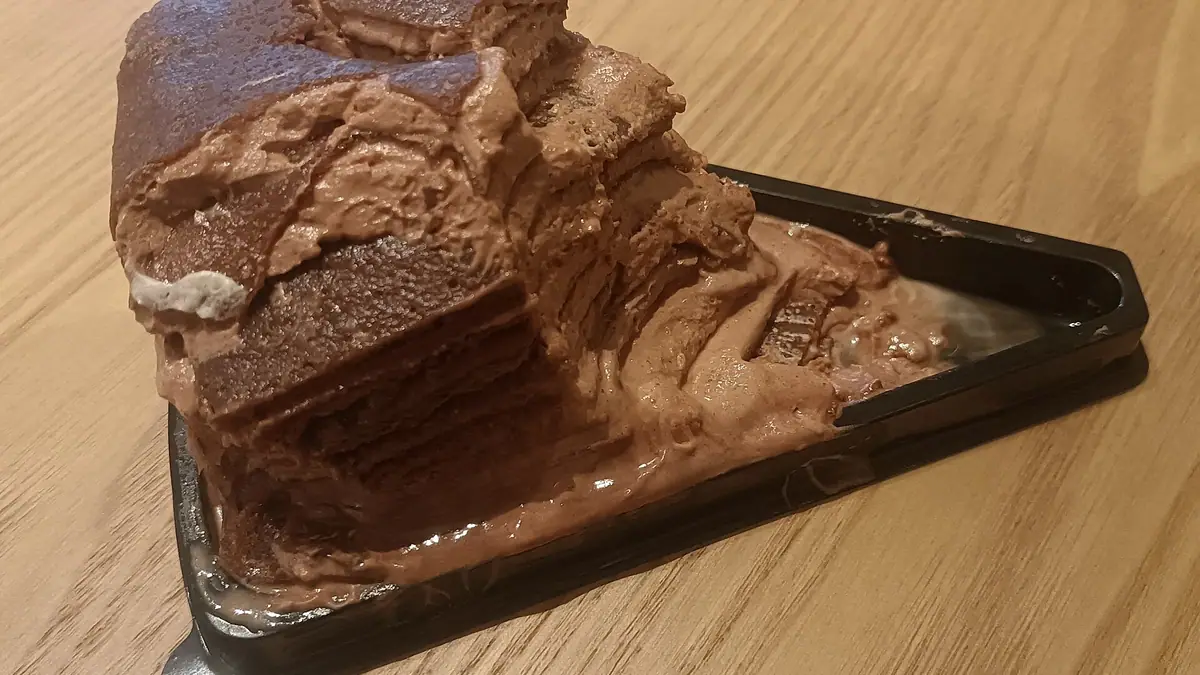 Cakes And Bakes – cake shop in East Marsh, Grimsby